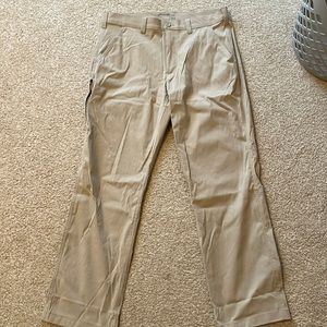 Eddie Bauer Men’s 36/32 chino pants, never worn!